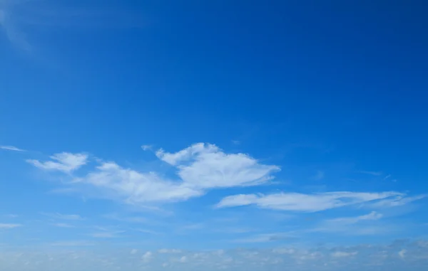 Blå himmel bakgrund — Stockfoto