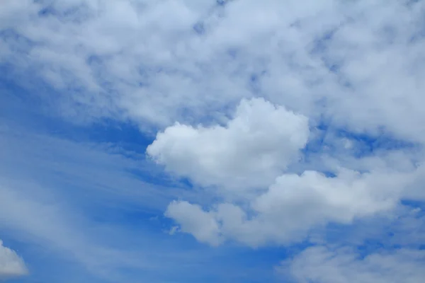 Cielo azul y nubes — Foto de Stock