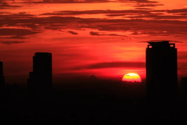 Západ slunce ve velkém městě — Stock fotografie