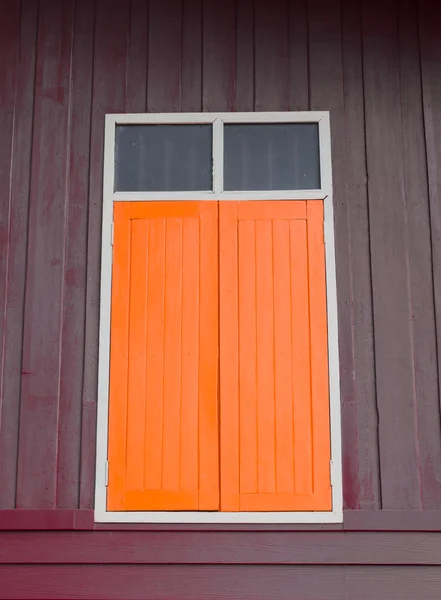 Orangefarbene Fenster — Stockfoto