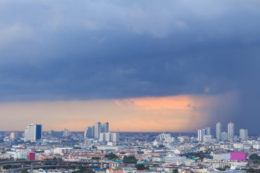 Bangkok cityscape alacakaranlıkta