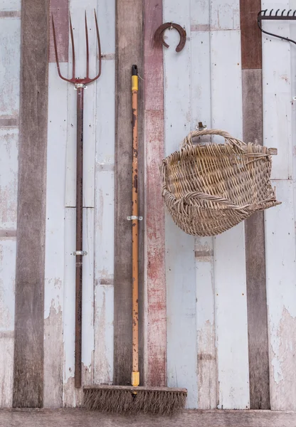 Zahradní nářadí hang — Stock fotografie