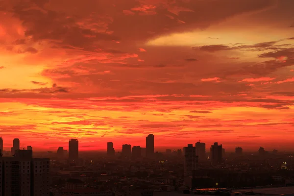 Bangkok city i skymningen — Stockfoto