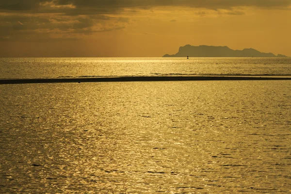 Paisaje marino al atardecer —  Fotos de Stock