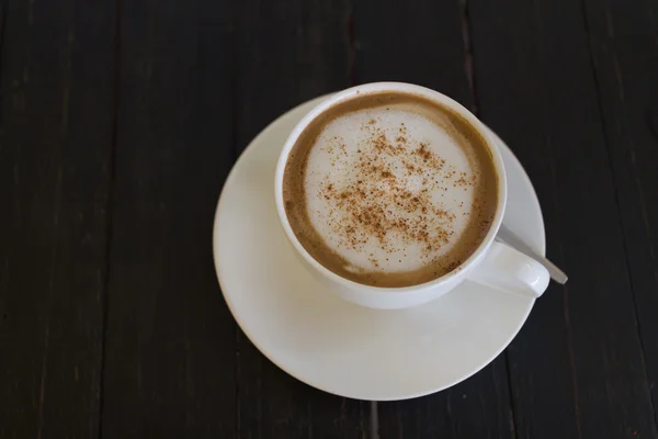Kaffekopp på träskiva — Stockfoto