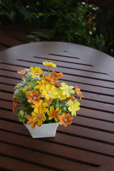 Kolorowy kwiat sztuczny — Zdjęcie stockowe