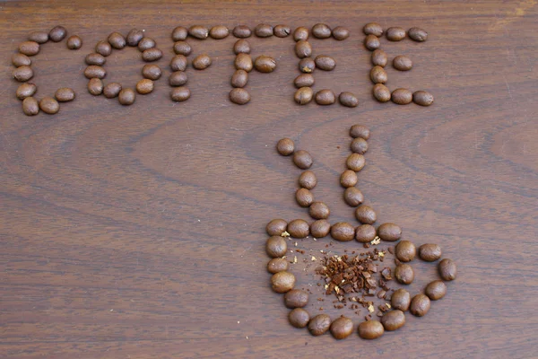 Chicco di caffè in tazza bianca — Foto Stock