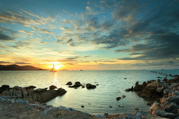 Panoramic dramatic tropical sunset sky and sea at dusk — Stock Photo, Image