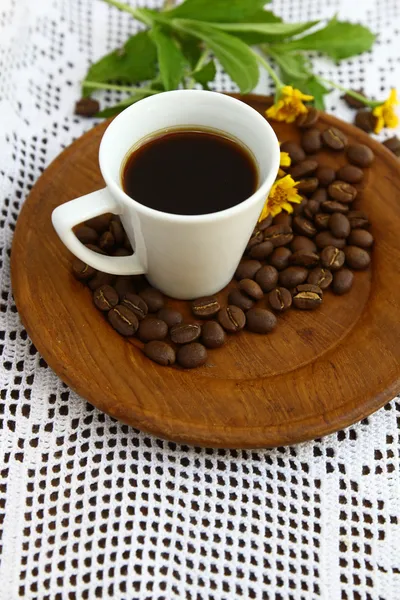 Šálek espresa a kávová zrna — Stock fotografie
