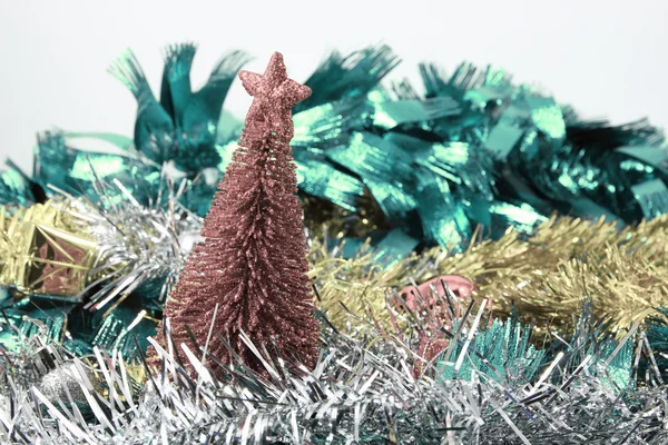 复古红松树圣诞树的装饰物装饰有用的背景 — 图库照片