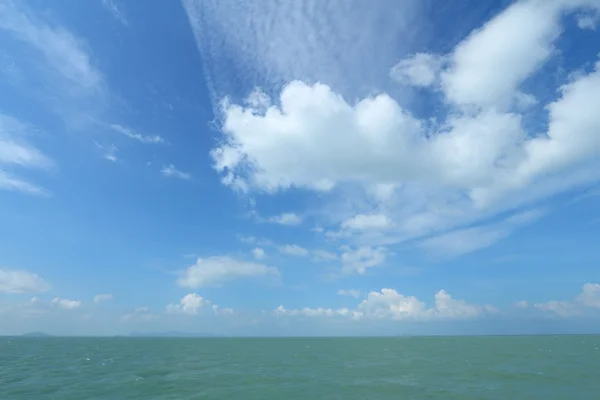 Bright blue sky.white cloud and tropical sea, Thailand — стоковое фото