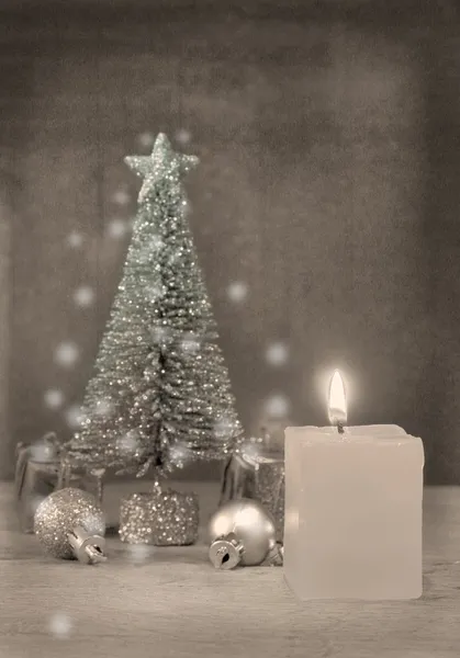 Candle light and snow in the Christmas night — Stock Photo, Image