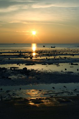 tropikal canlı gökyüzü