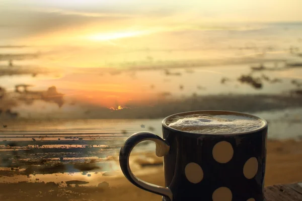 Coffee cup in the morning — Stock Photo, Image