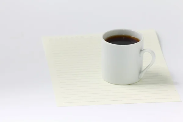 Papel em branco e xícara de café preto — Fotografia de Stock