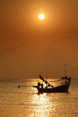 deniz üzerinde Golden sunset