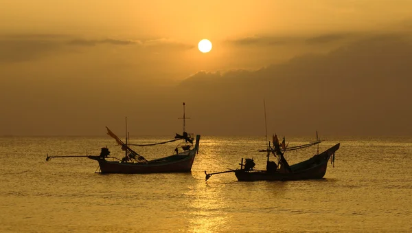 Zonsondergang boven zee — Stockfoto