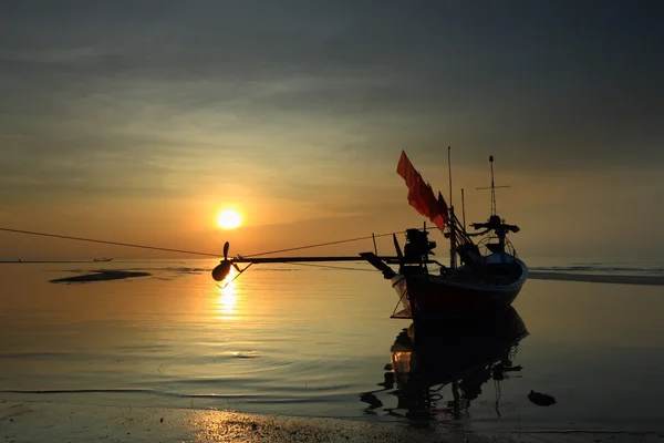 Impressionante pôr do sol dourado — Fotografia de Stock