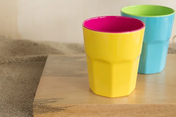 Yellow and blue cups — Stock Photo, Image