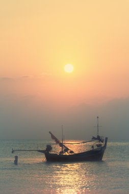 Deniz ve gökyüzü günbatımı