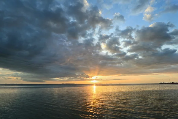 Cielo tropical al atardecer — Foto de Stock