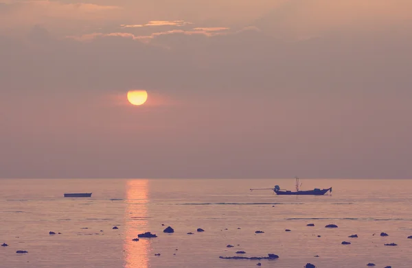 Silhouette of fishing boat — Stock Photo, Image