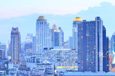 bangkok cityscape alacakaranlıkta havadan görünümü