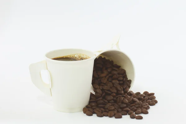 Steaming paper coffee cup and beans in vintage style — Stock Photo, Image