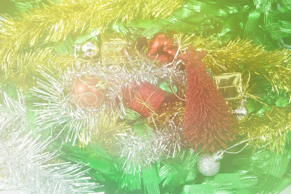 Adornos de pino rojo de Navidad decoración útil para el fondo —  Fotos de Stock