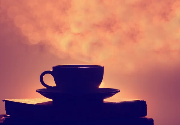 Morning coffee cup and book with bokeh background — Stock Photo, Image