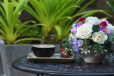 sabah kahve fincan yeşil bahçe tablo