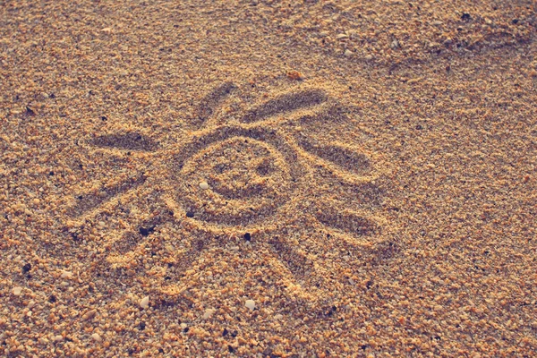 Sol dibujado sobre arena — Foto de Stock