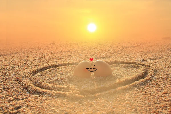 Happy lovereggs on beach — Stock Photo, Image