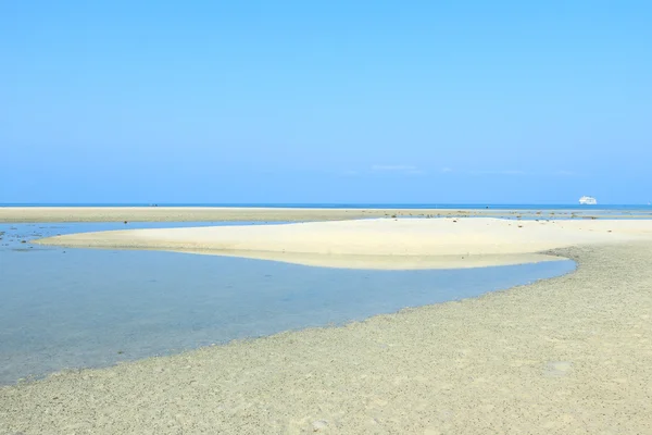 Mavi deniz kum plaj — Stok fotoğraf