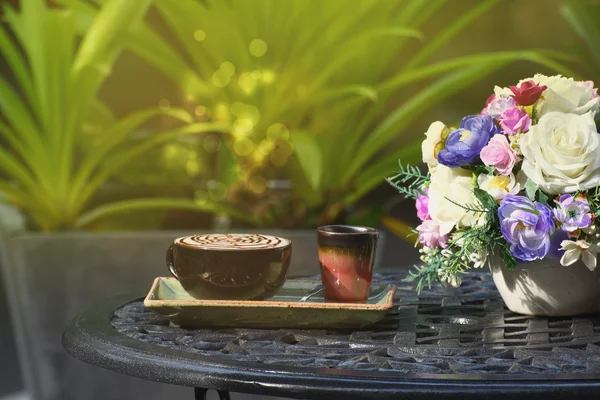 Xícara de café na mesa — Fotografia de Stock