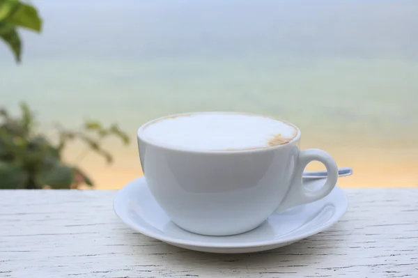 해변에서 모닝 커피 — 스톡 사진