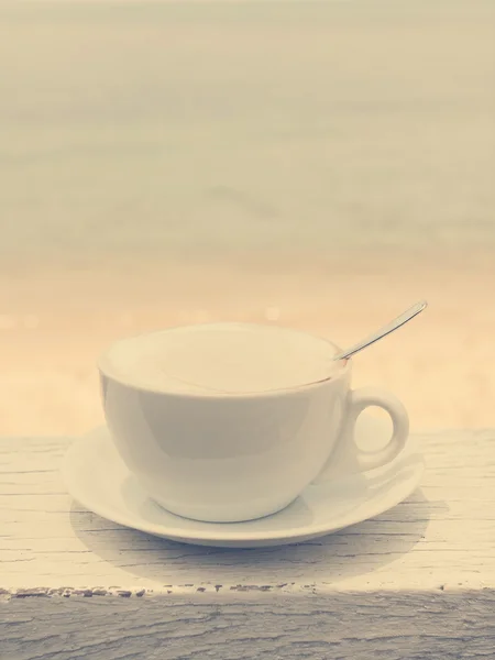 Morning coffee on beach — Stock Photo, Image