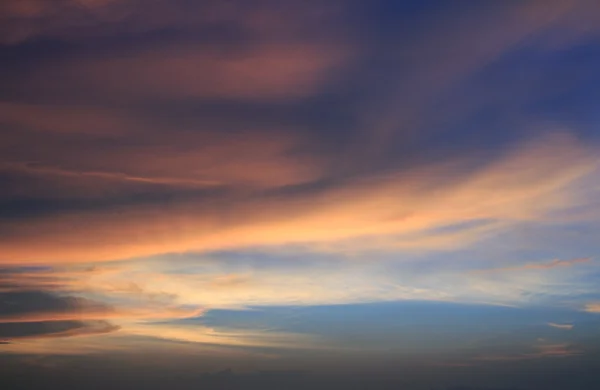 Nube dorada y cielo azul —  Fotos de Stock