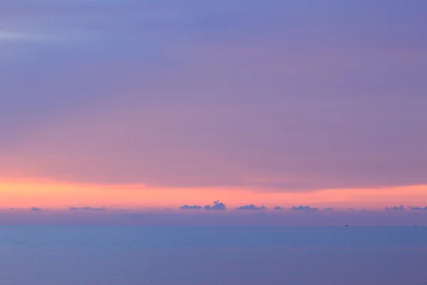 Dramático minimalista céu pôr-do-sol pastel — Fotografia de Stock
