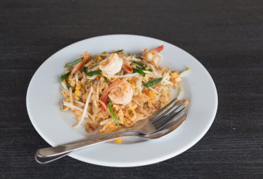 Pad Tay-stir fried noodle. Tayland'ın Millî yemekleri