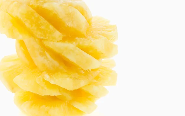 Ananas frukt på vit — Stockfoto