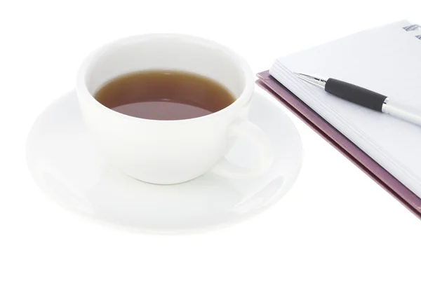 Кофейная чашка и ноутбук — стоковое фото