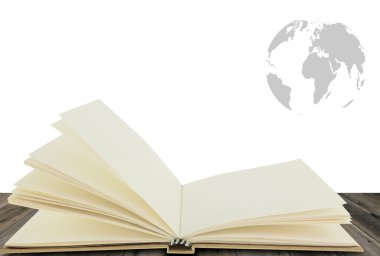 Ahşap tahta üzerinde not defteri geri dönüşüm