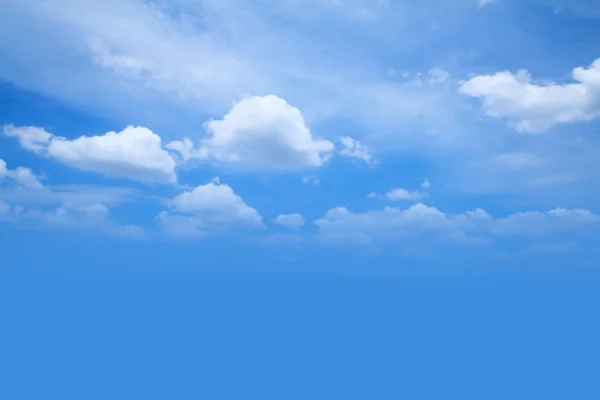 Blue sky and big white cloud background — Stock Photo, Image