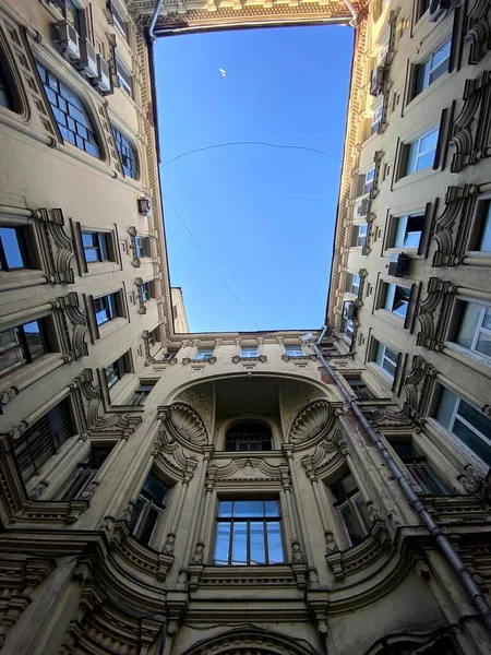 Savvinskoe avlusu veya Savvino-Storozhevsky stavropejik manastırı Moskova 'da 6 Tverskaya caddesi. Moskova 'nın avlusu.