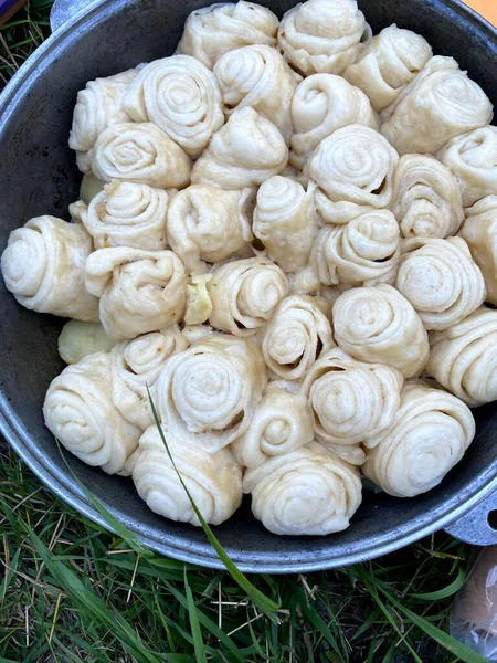 Alman mantısı, Strudel veya lahana turşulu Dampfnudel, patates ve domuz eti. Rusya 'dan gelen Alman' ın şenlikli yemeği..