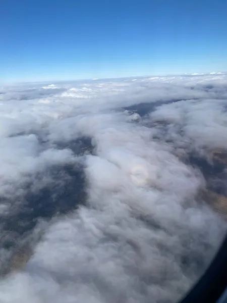 Bir Uçağın Gölgesinde Zafer Pilotların Halesi Zaferi Güneş Işığının Bulutları — Stok fotoğraf