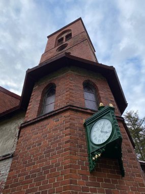KALINGRAD REJON, RUSYA - Yaşlı Kirche Klein Gni. Tuğla saat kulesi. Mozyr Köyü