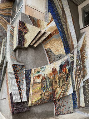 Pravdinsk, Kaliningrad bölgesindeki bas-yardım mozaik paneli