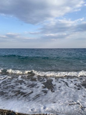 Türkiye 'nin Antalya kentindeki Akdeniz sahillerindeki taşlara bak